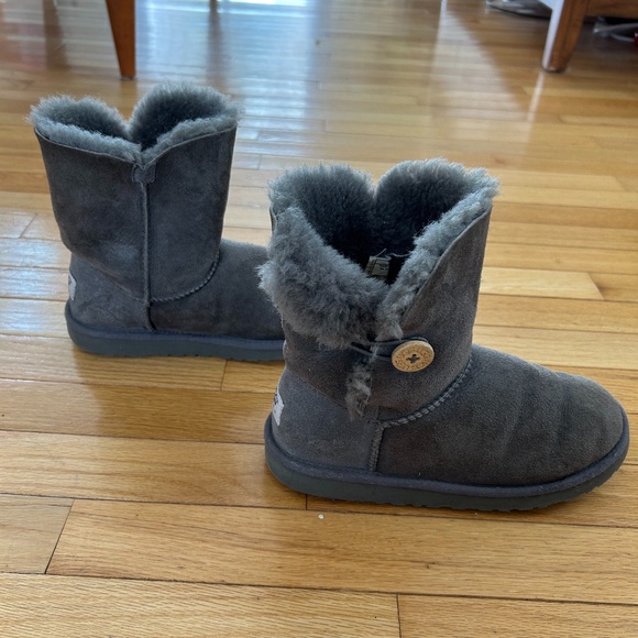 Ugg Bailey Button Short Boot - Picture 4 of 7